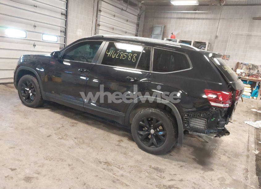 Photo 3 of 2019 Volkswagen Atlas 3.6L V6 SE (VIN 1V2LR2CAXKC599542)