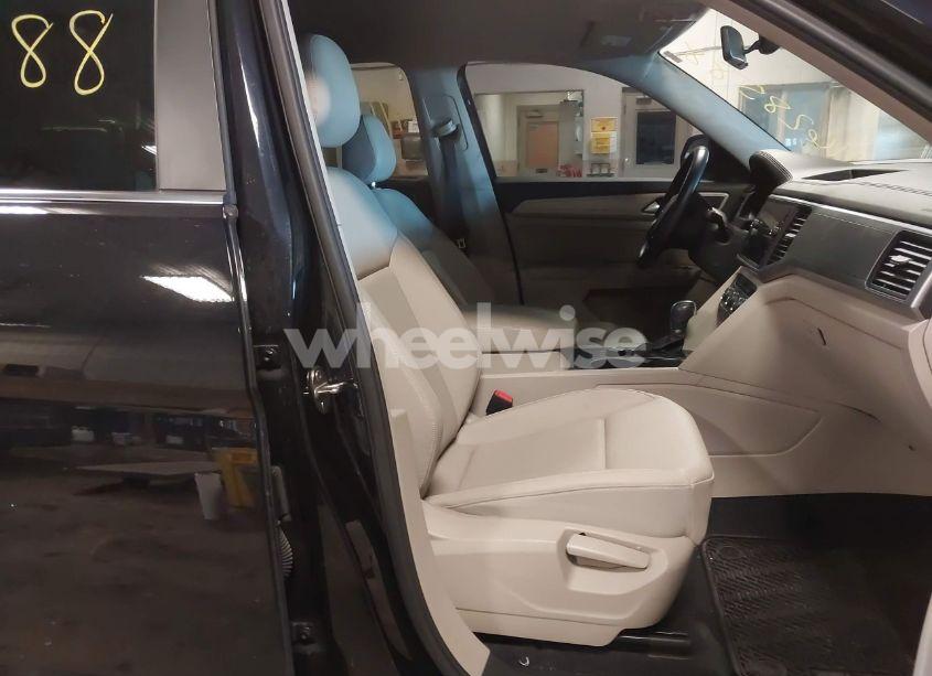 Photo 5 of 2019 Volkswagen Atlas 3.6L V6 SE (VIN 1V2LR2CAXKC599542)