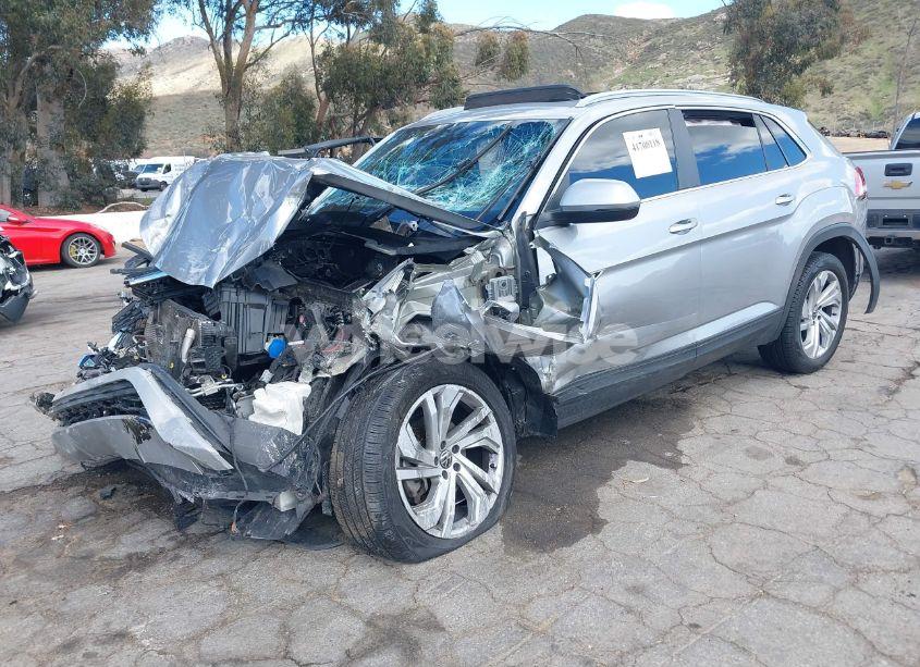 Photo 2 of 2020 Volkswagen Atlas CROSS SPORT 2.0T SEL/2.0T SEL PREMIUM/2.0T SEL PREMIUM R-LINE/2.0T SEL R-LINE (VIN 1V2MC2CA2LC205006)