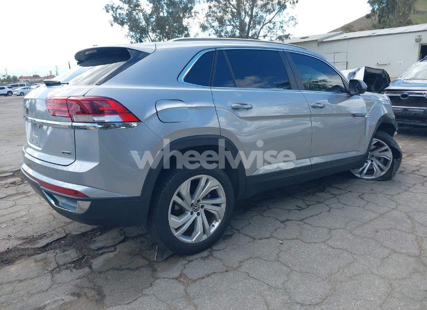 Photo 4 of 2020 Volkswagen Atlas CROSS SPORT 2.0T SEL/2.0T SEL PREMIUM/2.0T SEL PREMIUM R-LINE/2.0T SEL R-LINE (VIN 1V2MC2CA2LC205006)