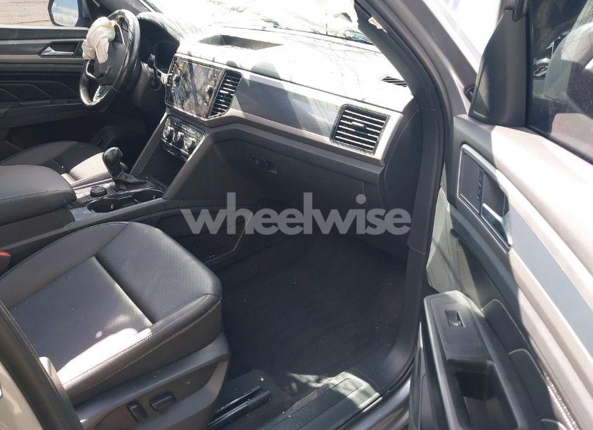 Photo 5 of 2020 Volkswagen Atlas CROSS SPORT 2.0T SEL/2.0T SEL PREMIUM/2.0T SEL PREMIUM R-LINE/2.0T SEL R-LINE (VIN 1V2MC2CA2LC205006)