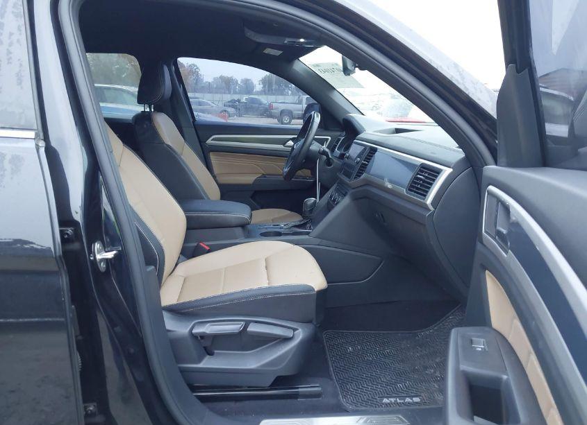 Photo 5 of 2021 Volkswagen Atlas CROSS SPORT 3.6L V6 SE W/TECHNOLOGY R-LINE (VIN 1V2ME2CAXMC227752)
