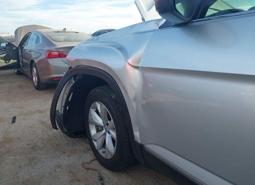 Photo 6 of 2018 Volkswagen Atlas 3.6L V6 SEL (VIN 1V2MR2CA1JC508399)