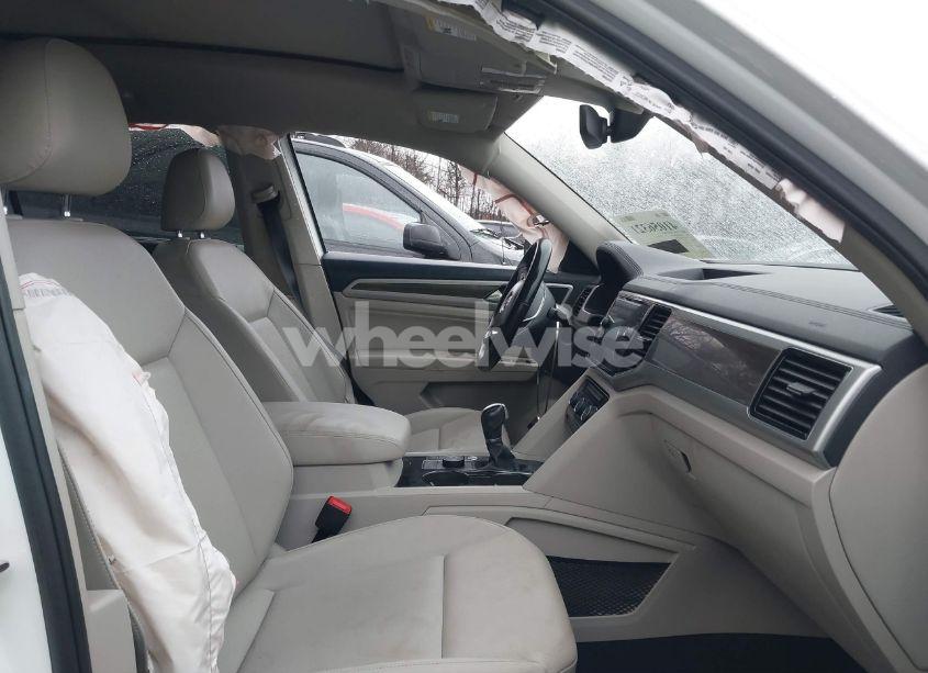 Photo 5 of 2019 Volkswagen Atlas 3.6L V6 SEL (VIN 1V2MR2CA6KC560452)