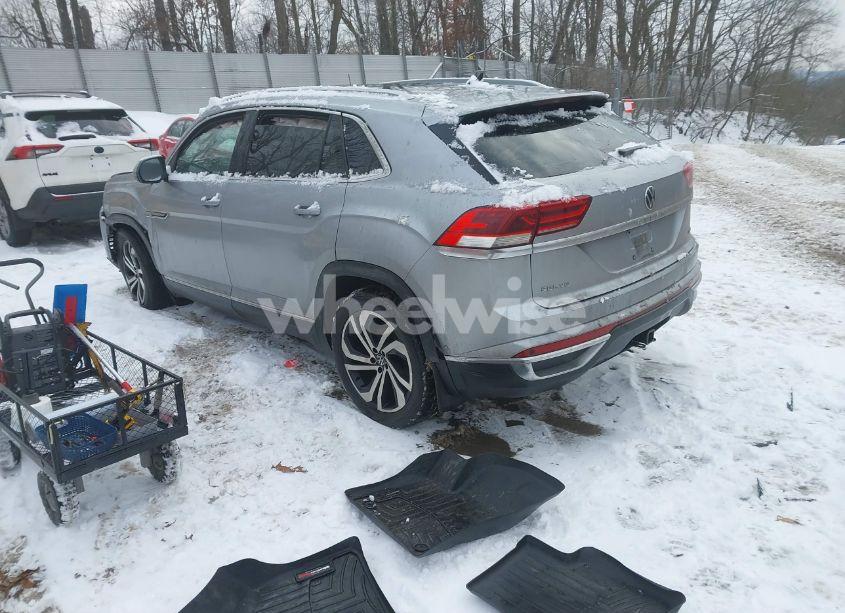 Photo 3 of 2020 Volkswagen Atlas CROSS SPORT 3.6L V6 SEL PREMIUM (VIN 1V2NE2CA1LC215332)