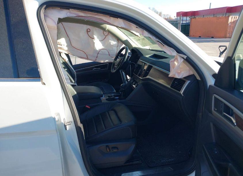 Photo 5 of 2018 Volkswagen Atlas 3.6L V6 SEL PREMIUM (VIN 1V2NR2CA0JC508253)