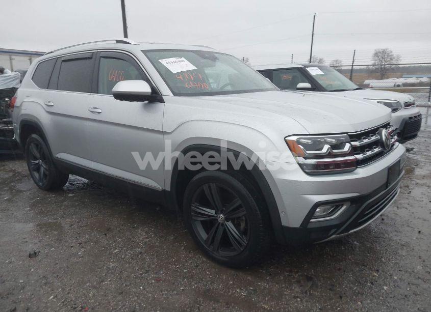 2018 Volkswagen Atlas 3.6L V6 SEL PREMIUM (VIN 1V2NR2CA0JC548803) main photo