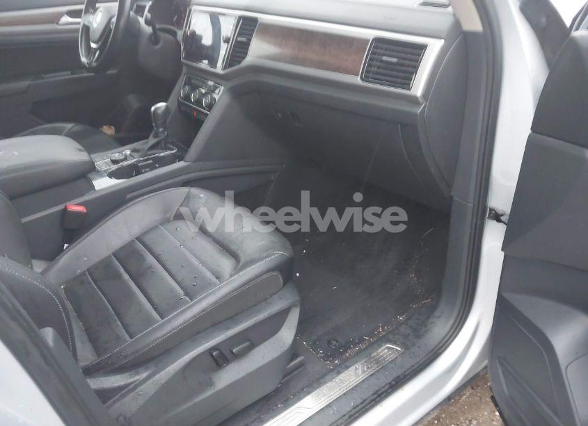 Photo 5 of 2018 Volkswagen Atlas 3.6L V6 SEL PREMIUM (VIN 1V2NR2CA0JC548803)