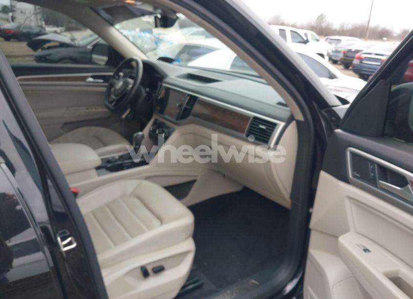 Photo 5 of 2018 Volkswagen Atlas 3.6L V6 SEL PREMIUM (VIN 1V2NR2CA0JC589853)