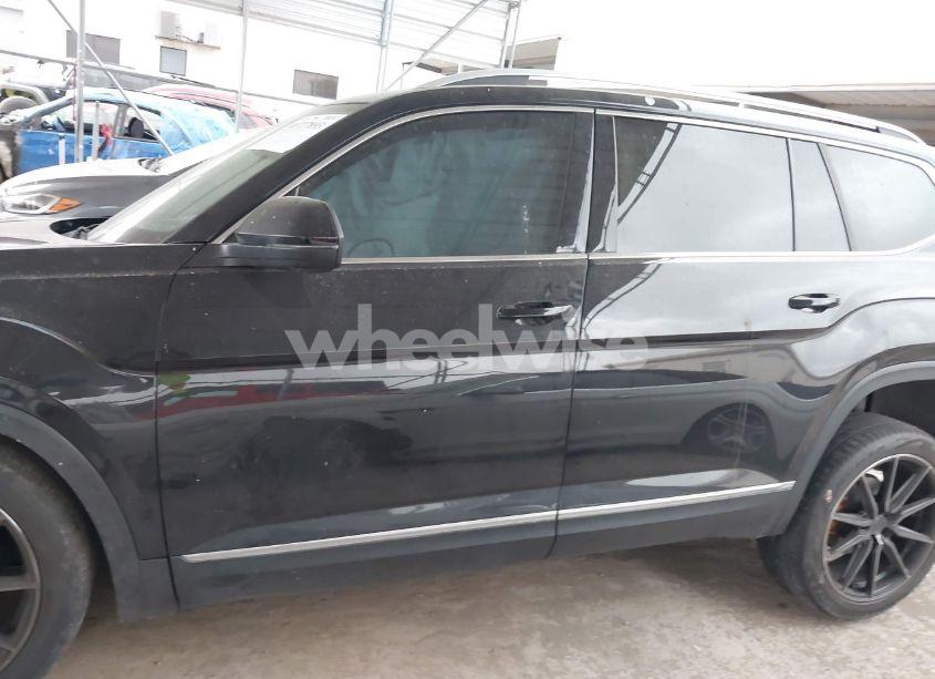 Photo 14 of 2019 Volkswagen Atlas 3.6L V6 SEL PREMIUM (VIN 1V2NR2CA1KC621596)