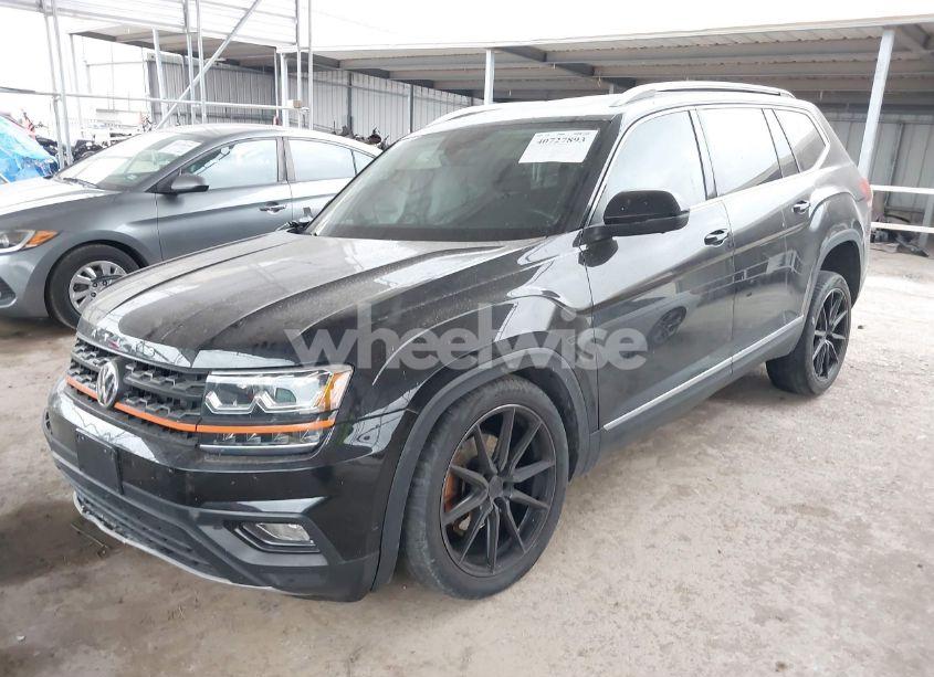 Photo 2 of 2019 Volkswagen Atlas 3.6L V6 SEL PREMIUM (VIN 1V2NR2CA1KC621596)