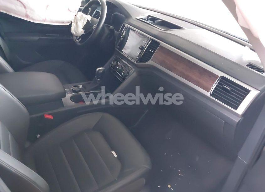 Photo 5 of 2019 Volkswagen Atlas 3.6L V6 SEL PREMIUM (VIN 1V2NR2CA1KC621596)