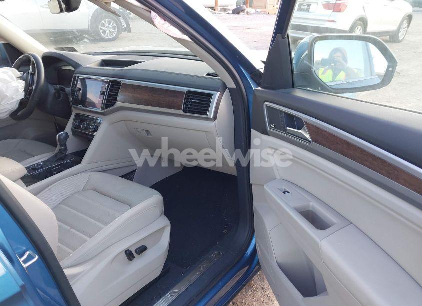 Photo 5 of 2019 Volkswagen Atlas 3.6L V6 SEL PREMIUM (VIN 1V2NR2CA2KC501886)