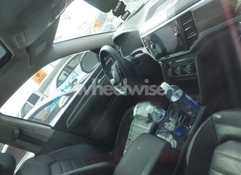 Photo 5 of 2019 Volkswagen Atlas 3.6L V6 SEL PREMIUM (VIN 1V2NR2CA2KC530661)