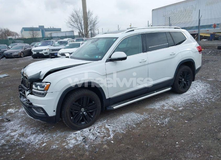 Photo 2 of 2019 Volkswagen Atlas 3.6L V6 SEL PREMIUM (VIN 1V2NR2CA2KC624152)