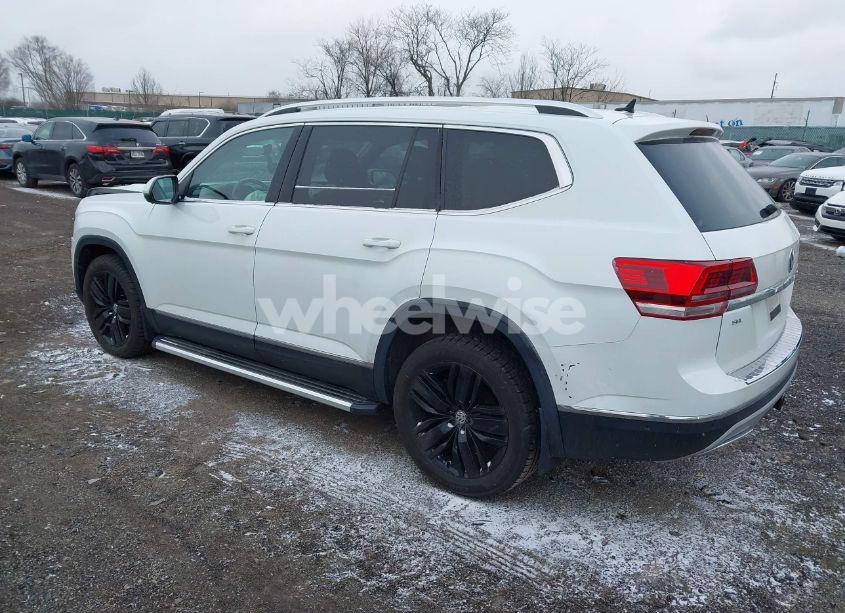 Photo 3 of 2019 Volkswagen Atlas 3.6L V6 SEL PREMIUM (VIN 1V2NR2CA2KC624152)