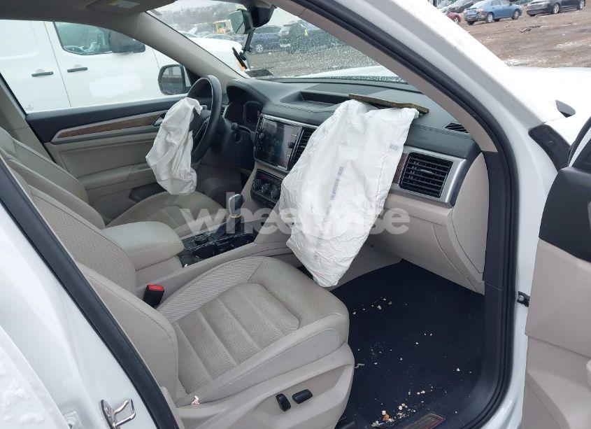 Photo 5 of 2019 Volkswagen Atlas 3.6L V6 SEL PREMIUM (VIN 1V2NR2CA2KC624152)