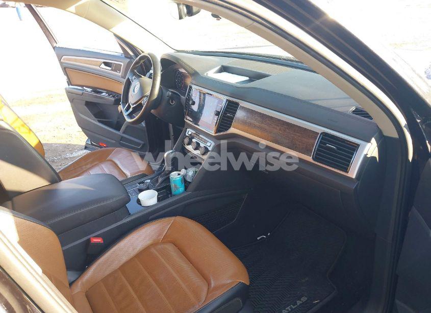 Photo 5 of 2019 Volkswagen Atlas 3.6L V6 SEL PREMIUM (VIN 1V2NR2CA4KC530029)