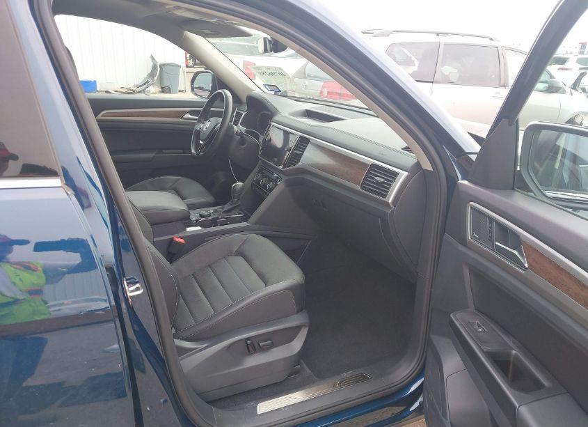 Photo 5 of 2019 Volkswagen Atlas 3.6L V6 SEL PREMIUM (VIN 1V2NR2CA5KC604042)