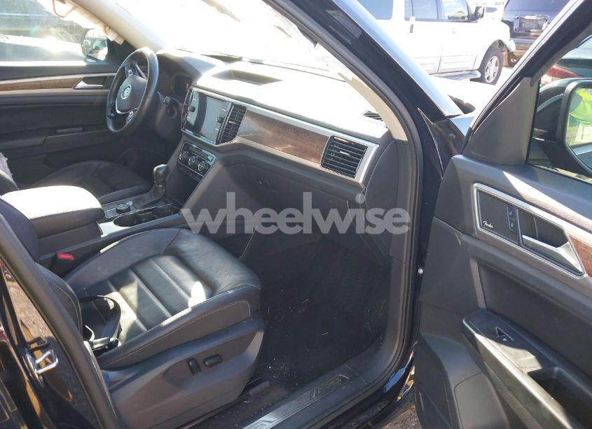 Photo 5 of 2019 Volkswagen Atlas 3.6L V6 SEL PREMIUM (VIN 1V2NR2CA6KC560889)