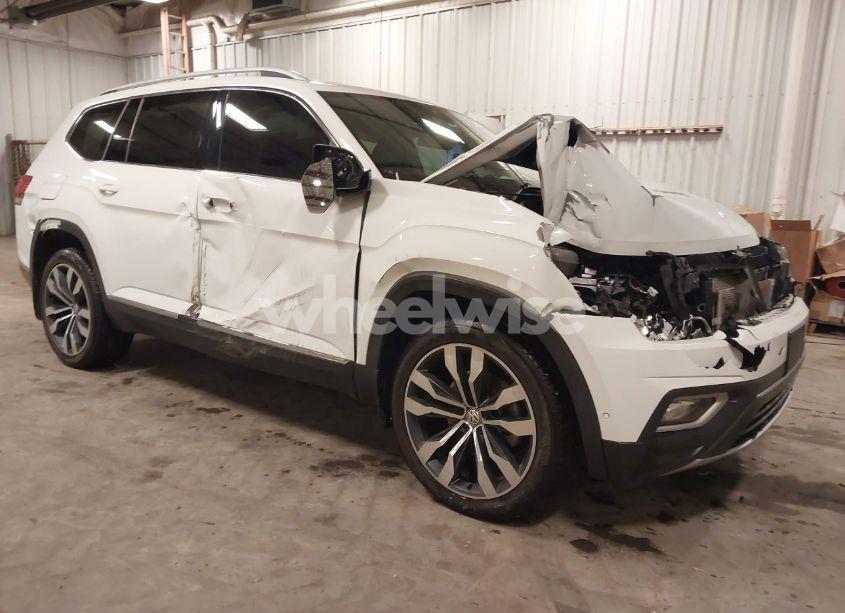 2019 Volkswagen Atlas 3.6L V6 SEL PREMIUM (VIN 1V2NR2CA6KC609119) main photo
