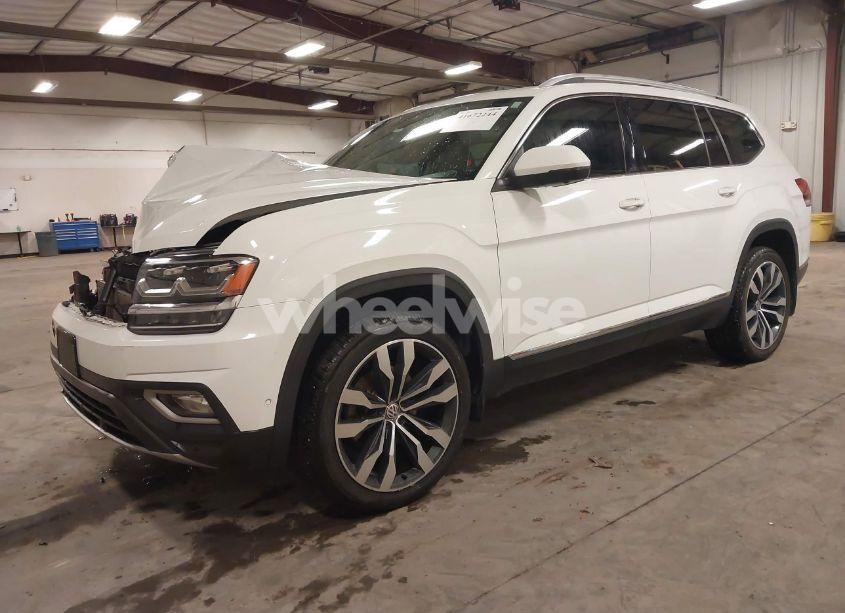 Photo 2 of 2019 Volkswagen Atlas 3.6L V6 SEL PREMIUM (VIN 1V2NR2CA6KC609119)