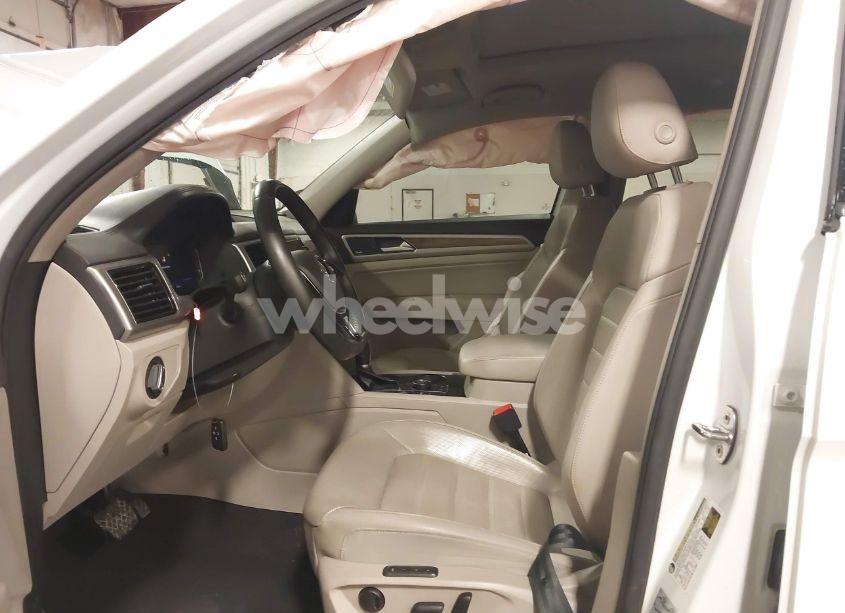 Photo 5 of 2019 Volkswagen Atlas 3.6L V6 SEL PREMIUM (VIN 1V2NR2CA6KC609119)