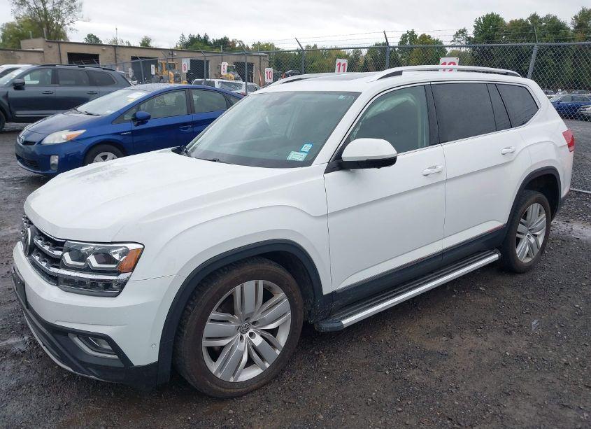 Photo 2 of 2018 Volkswagen Atlas 3.6L V6 SEL PREMIUM (VIN 1V2NR2CA7JC534185)