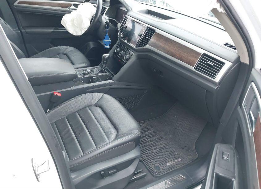 Photo 5 of 2018 Volkswagen Atlas 3.6L V6 SEL PREMIUM (VIN 1V2NR2CA7JC534185)