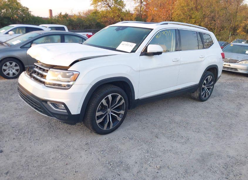 Photo 2 of 2019 Volkswagen Atlas 3.6L V6 SEL PREMIUM (VIN 1V2NR2CA7KC620744)