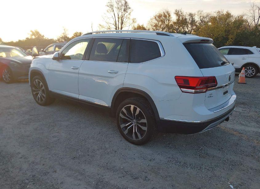 Photo 3 of 2019 Volkswagen Atlas 3.6L V6 SEL PREMIUM (VIN 1V2NR2CA7KC620744)