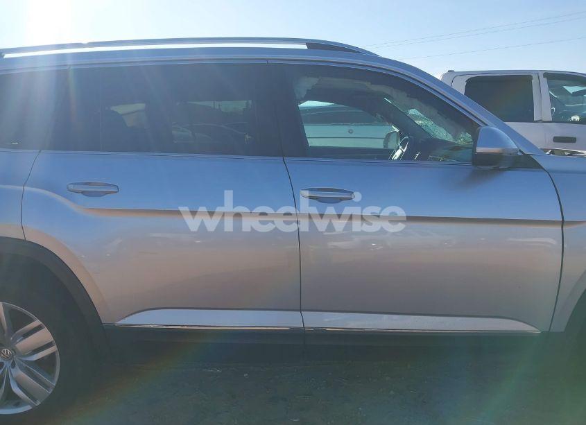 Photo 13 of 2018 Volkswagen Atlas 3.6L V6 SEL PREMIUM (VIN 1V2NR2CA9JC503746)