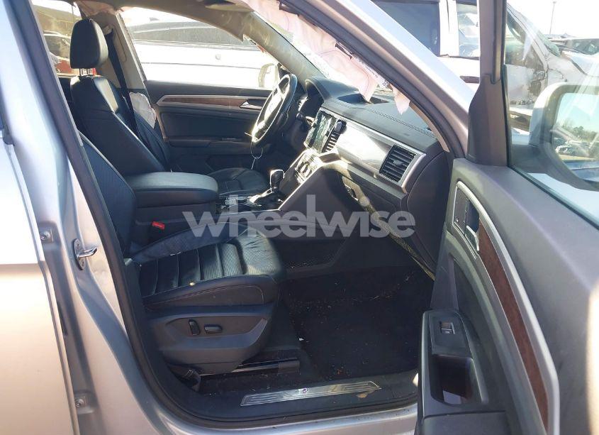 Photo 5 of 2018 Volkswagen Atlas 3.6L V6 SEL PREMIUM (VIN 1V2NR2CA9JC503746)