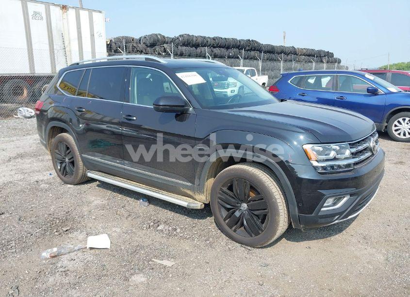 2018 Volkswagen Atlas 3.6L V6 SEL PREMIUM (VIN 1V2NR2CA9JC563980) main photo
