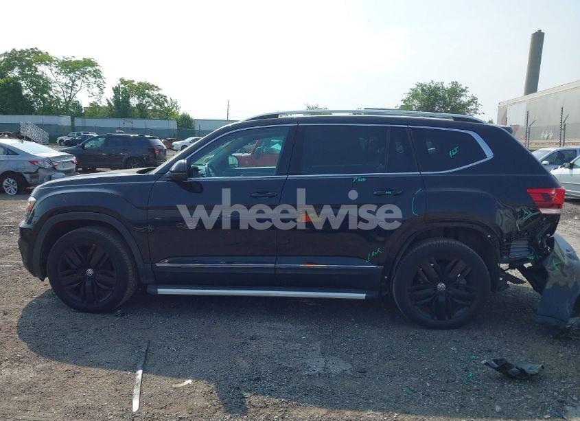 Photo 13 of 2018 Volkswagen Atlas 3.6L V6 SEL PREMIUM (VIN 1V2NR2CA9JC563980)