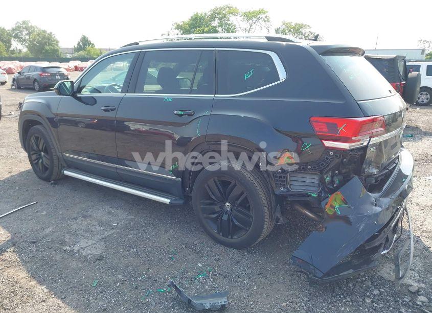 Photo 3 of 2018 Volkswagen Atlas 3.6L V6 SEL PREMIUM (VIN 1V2NR2CA9JC563980)