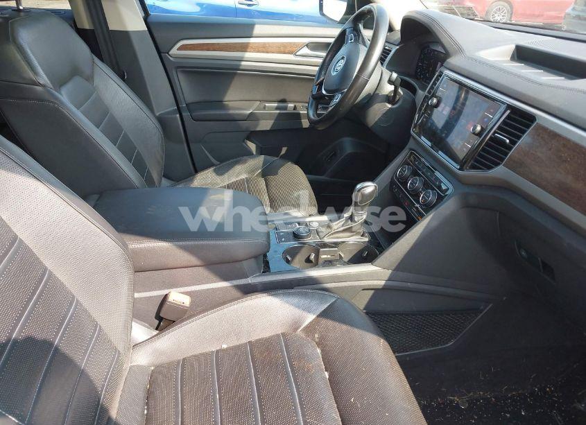 Photo 5 of 2018 Volkswagen Atlas 3.6L V6 SEL PREMIUM (VIN 1V2NR2CA9JC563980)