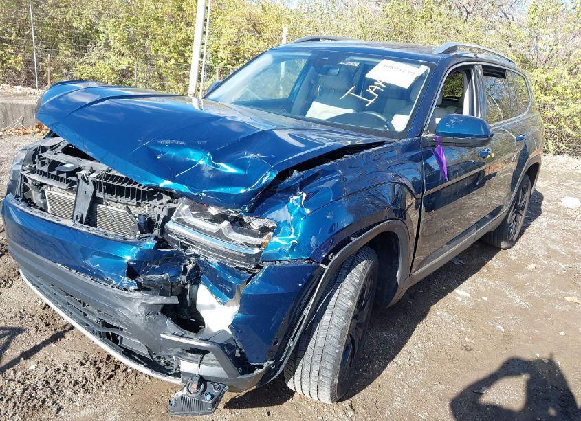 Photo 2 of 2019 Volkswagen Atlas 3.6L V6 SEL PREMIUM (VIN 1V2NR2CAXKC576013)