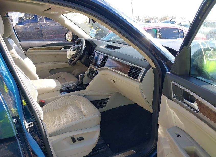 Photo 5 of 2019 Volkswagen Atlas 3.6L V6 SEL PREMIUM (VIN 1V2NR2CAXKC576013)