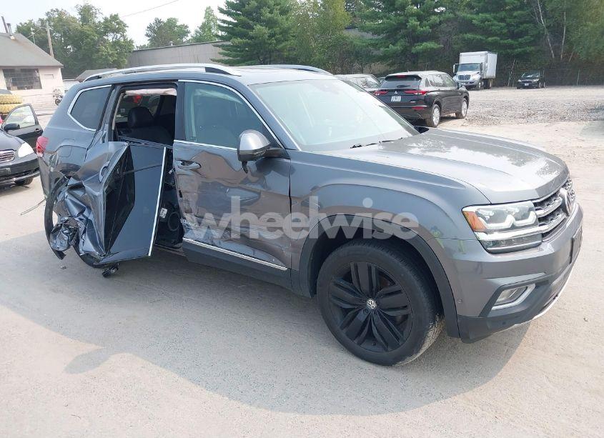 2019 Volkswagen Atlas 3.6L V6 SEL PREMIUM (VIN 1V2NR2CAXKC613643) main photo