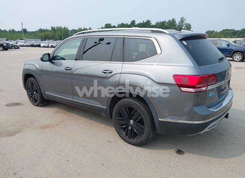 Photo 3 of 2019 Volkswagen Atlas 3.6L V6 SEL PREMIUM (VIN 1V2NR2CAXKC613643)