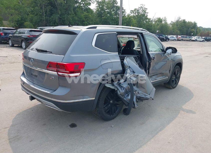 Photo 4 of 2019 Volkswagen Atlas 3.6L V6 SEL PREMIUM (VIN 1V2NR2CAXKC613643)