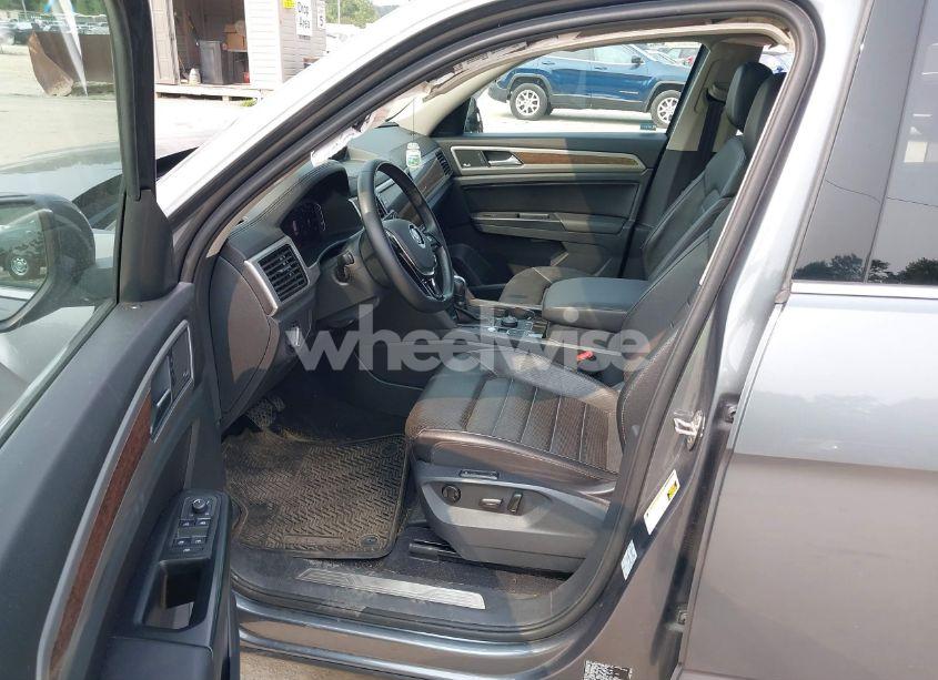 Photo 5 of 2019 Volkswagen Atlas 3.6L V6 SEL PREMIUM (VIN 1V2NR2CAXKC613643)