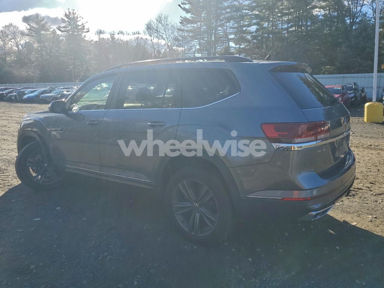 Photo 2 of 2021 VOLKSWAGEN ATLAS SE (VIN 1V2RR2CA4MC583088)