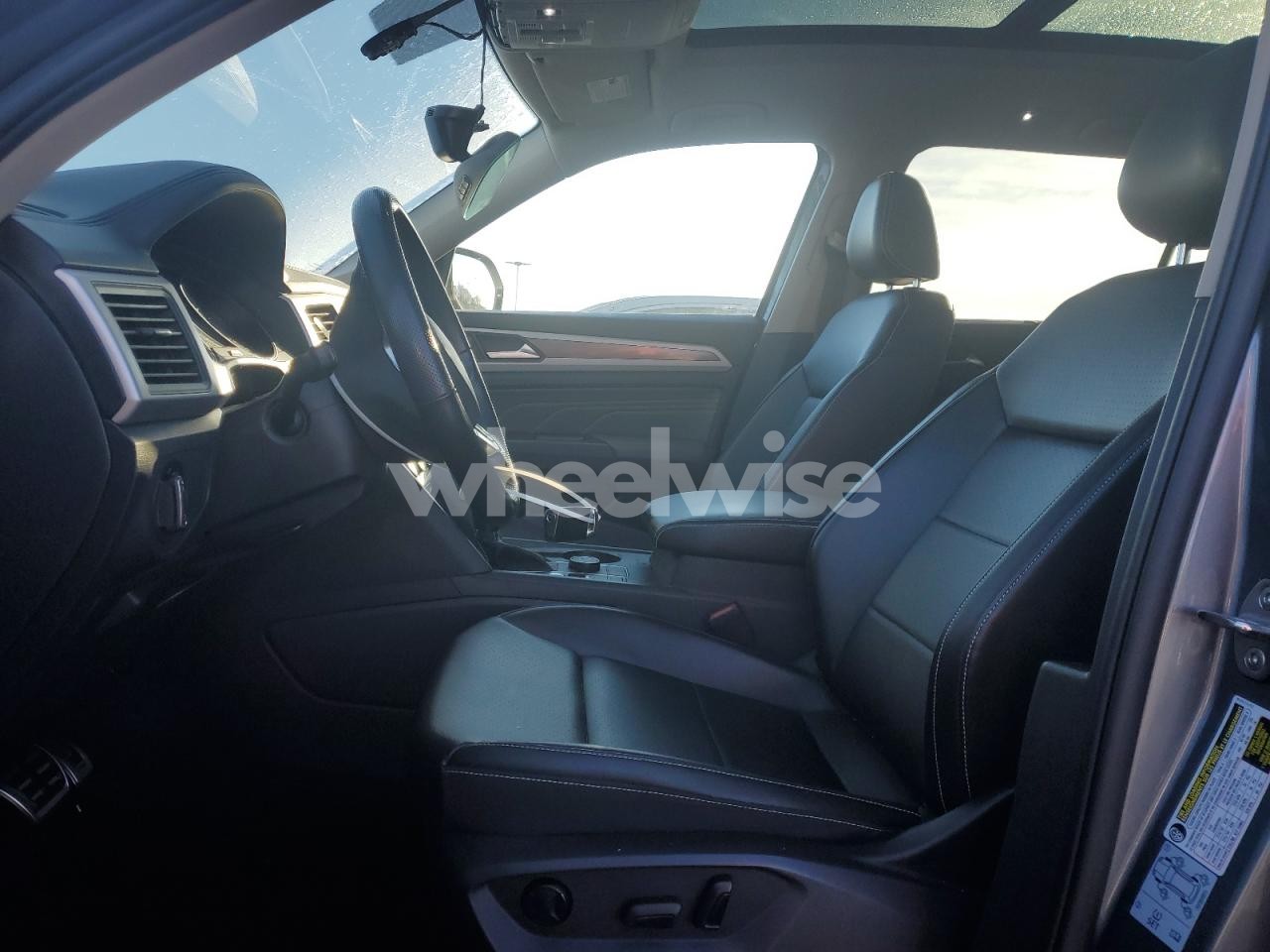 Photo 7 of 2021 VOLKSWAGEN ATLAS SE (VIN 1V2RR2CA4MC583088)