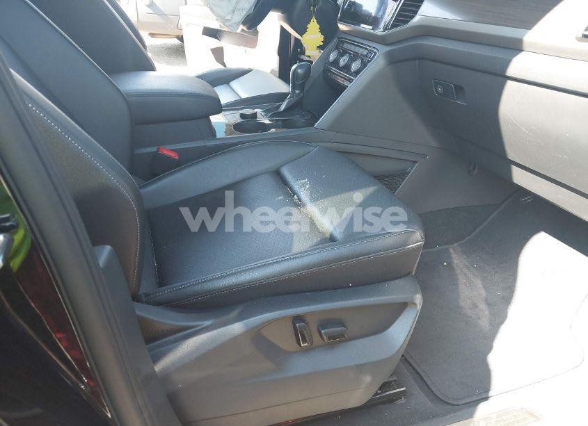 Photo 5 of 2019 Volkswagen Atlas 3.6L V6 SEL R-LINE (VIN 1V2RR2CA7KC614430)