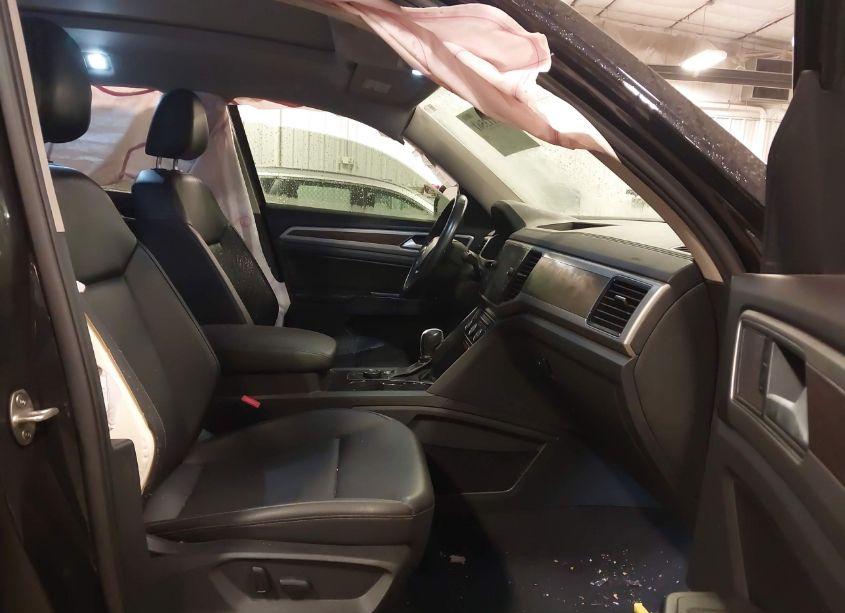 Photo 5 of 2019 Volkswagen Atlas 3.6L V6 SEL R-LINE (VIN 1V2RR2CA8KC616669)