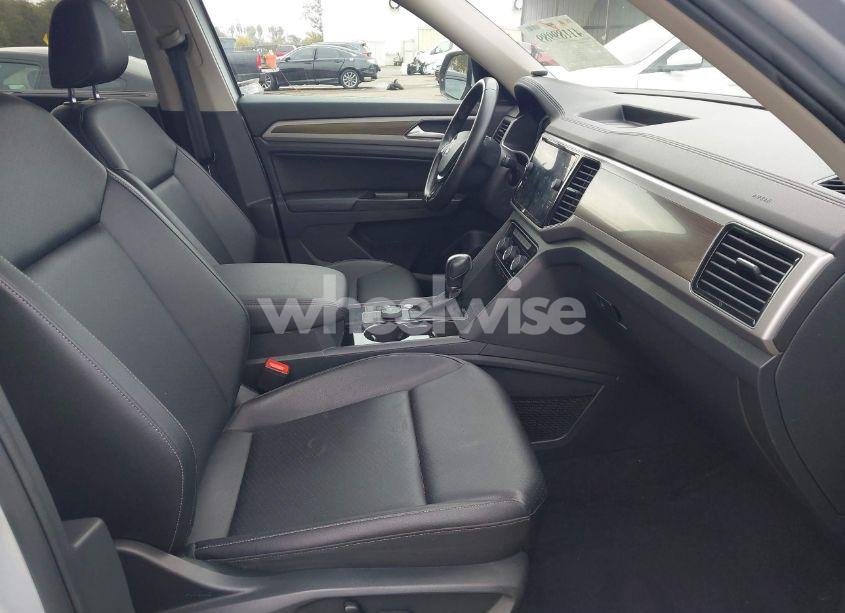 Photo 5 of 2019 Volkswagen Atlas 3.6L V6 SEL R-LINE (VIN 1V2RR2CA9KC616521)