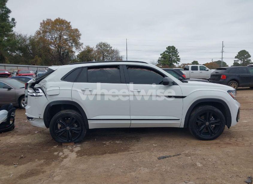 Photo 14 of 2022 Volkswagen Atlas CROSS SPORT 2.0T SEL R-LINE (VIN 1V2SC2CA7NC201527)