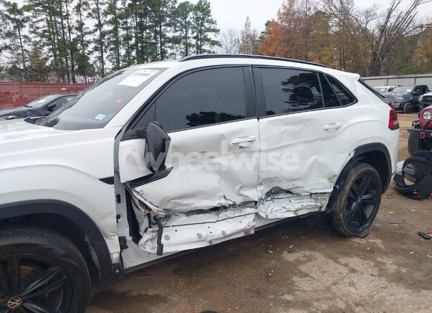 Photo 6 of 2022 Volkswagen Atlas CROSS SPORT 2.0T SEL R-LINE (VIN 1V2SC2CA7NC201527)